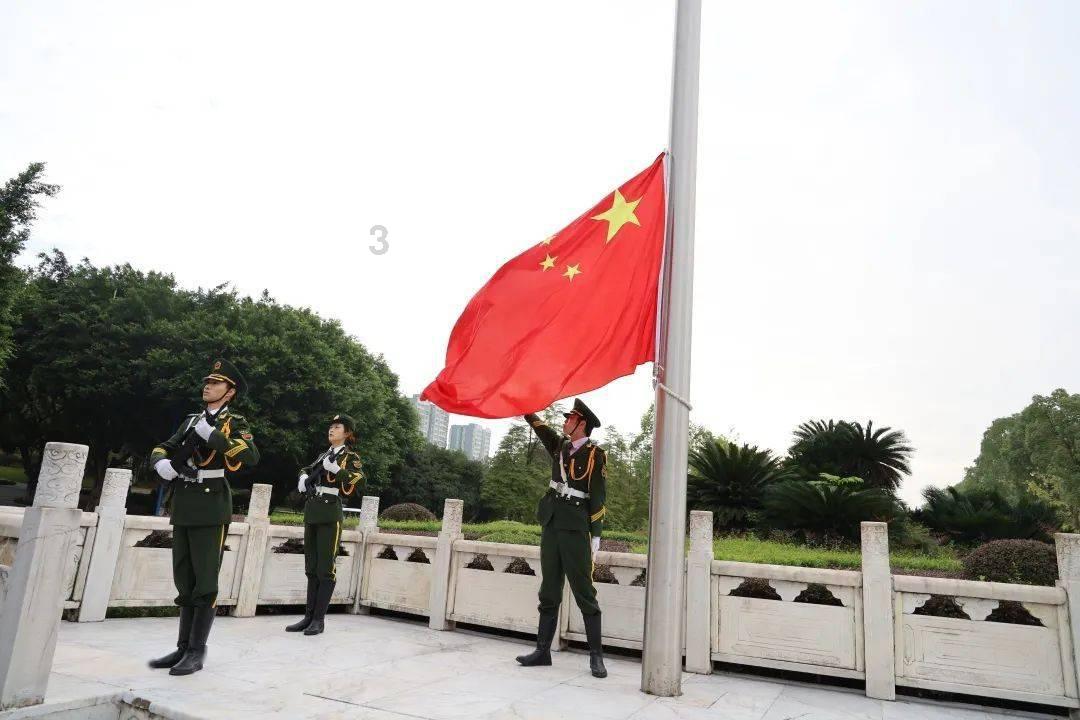 大型警车找轮胎